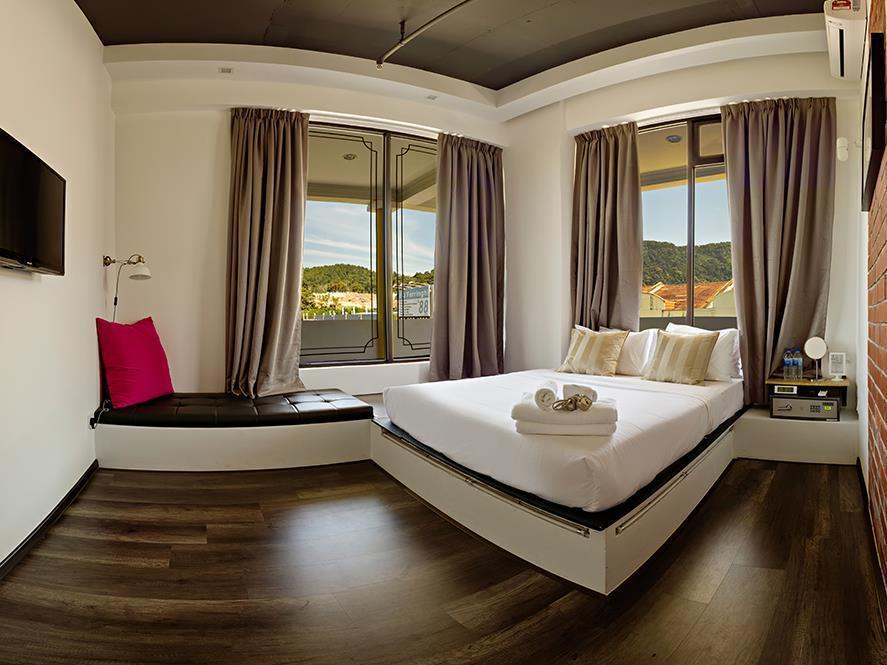 Roomies Suites Batu Ferringhi Eksteriør billede