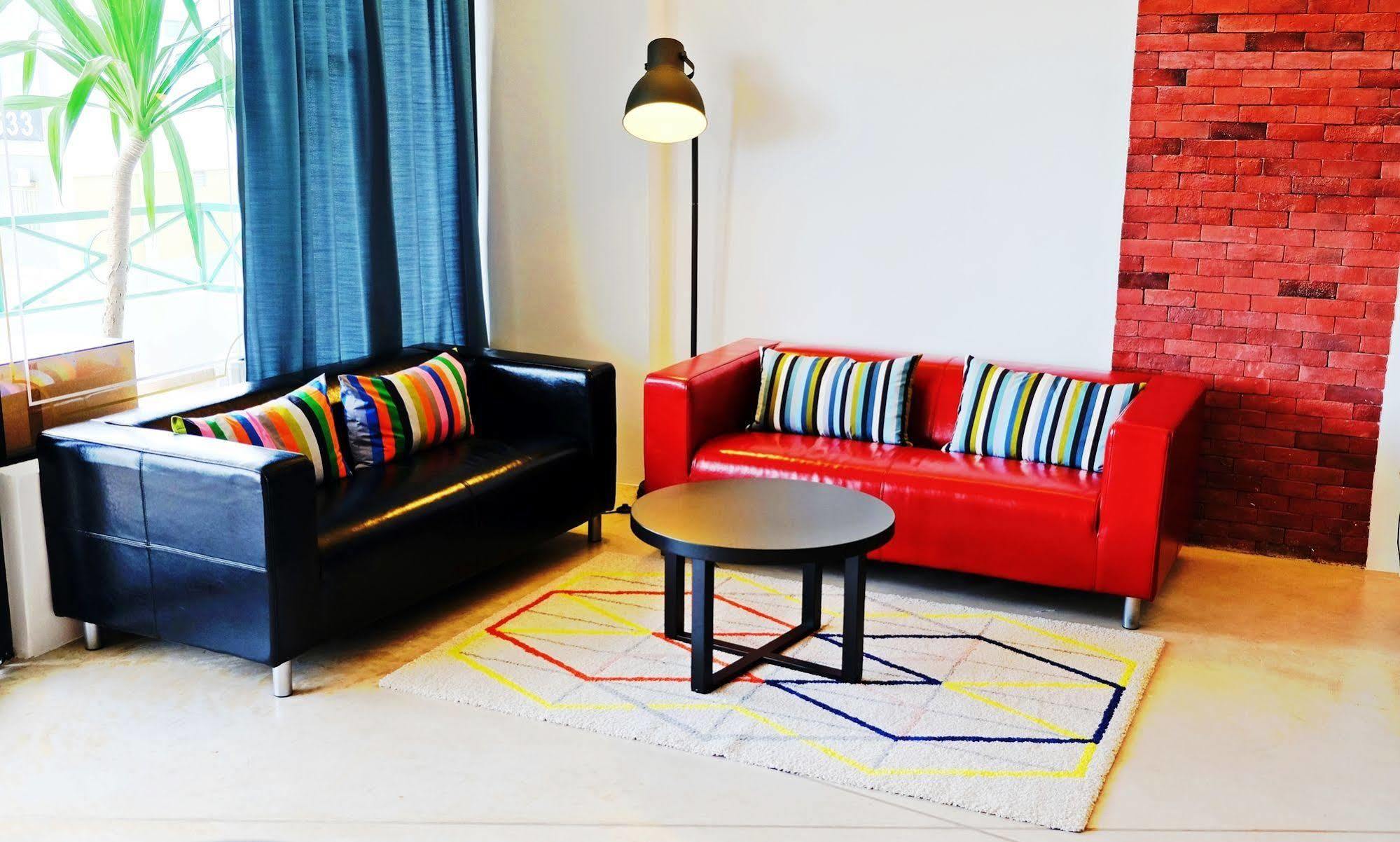 Roomies Suites Batu Ferringhi Eksteriør billede