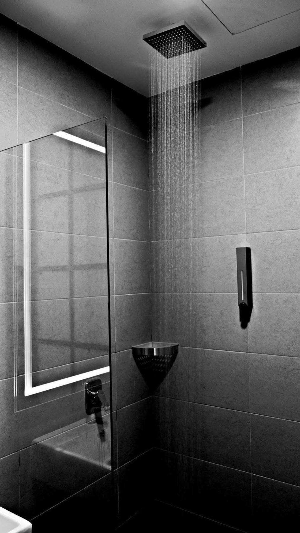 Roomies Suites Batu Ferringhi Eksteriør billede